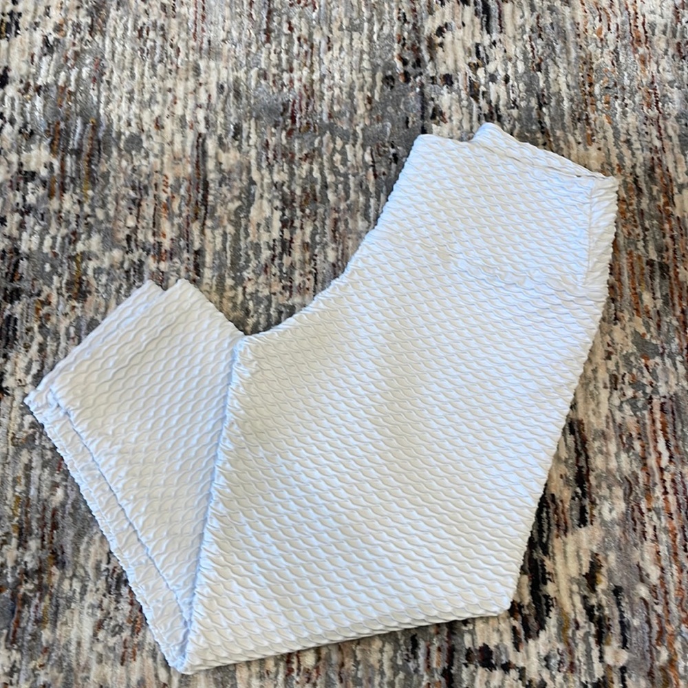 WHITE BOOTY BY BRABANTS CROPPED LEGGINGS IN WHITE XS